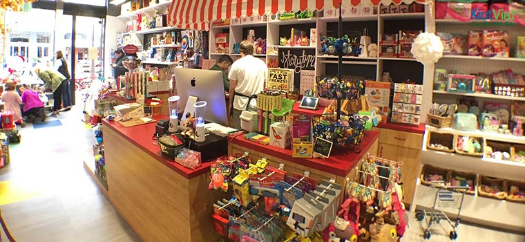 Có rất nhiều khách hàng không còn mua đồ chơi tại cửa hàng nữa