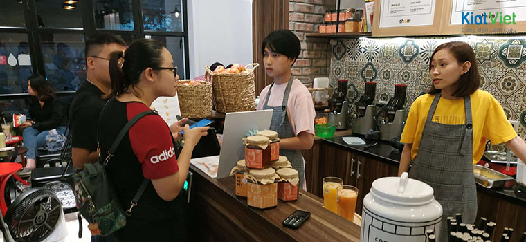 Khám Phá Không Gian và Trải Nghiệm Tại Thơm Juices, Smoothies N More